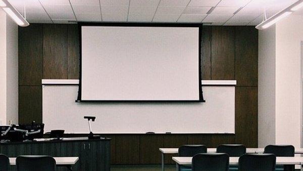 கிளாஸ் ரூம்