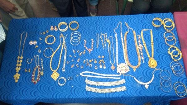 மீட்கப்பட்ட நகைகள் மீட்கப்பட்ட நகைகள்