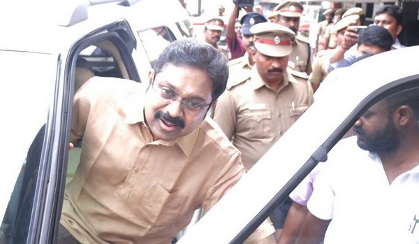 தினகரன்