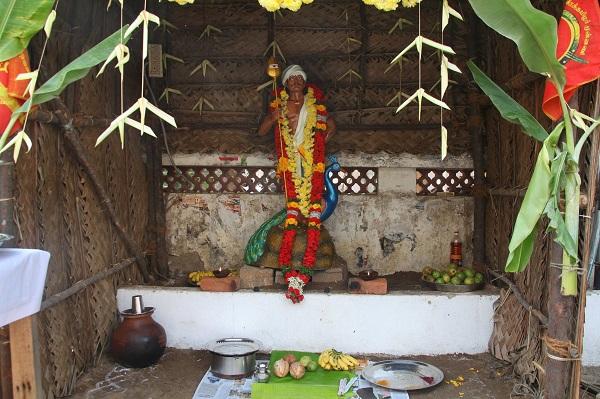 குடிலில் முருகன்