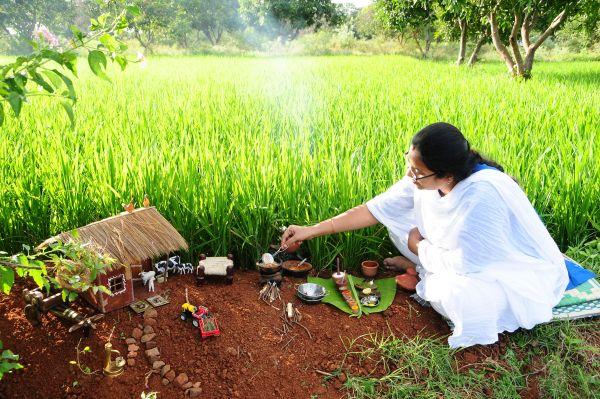 சொப்பு சாமான்களில் சமைக்கும் வளர்மதி 