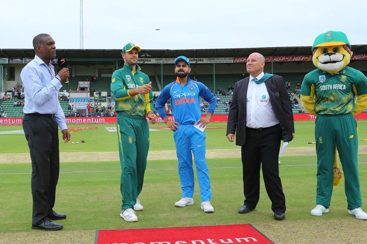 டாஸ் போடும் இந்திய அணி மற்றும் தென்னாப்பிரிக்க அணி கேப்டன்கள்