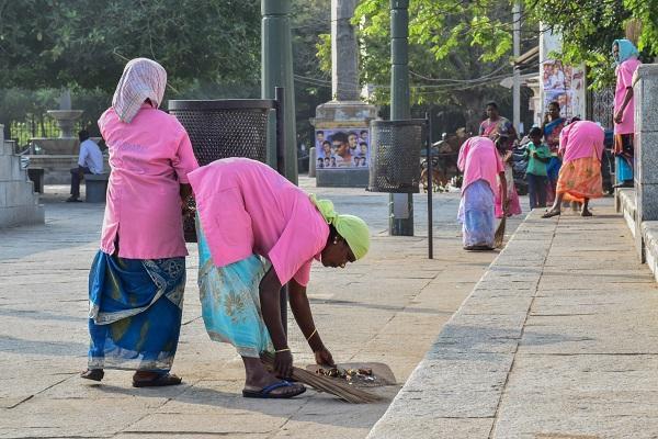 துப்புறவுத் தொழிலாளர்கள்