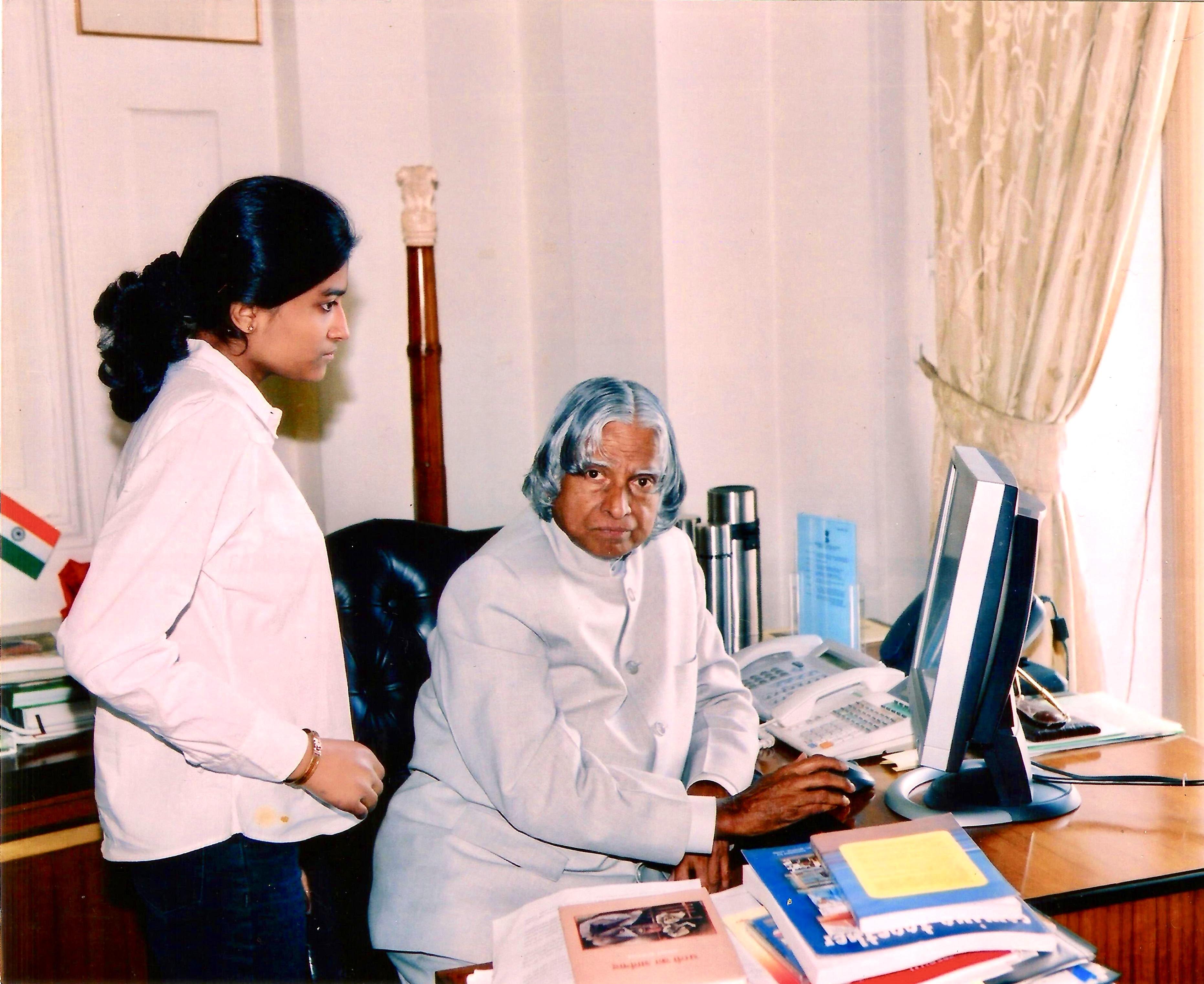 அப்துல் கலாமுடன் மாள்விகா