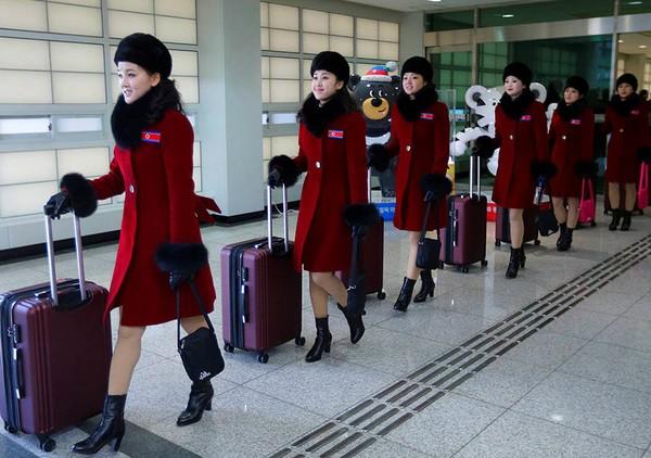 தென்கொரியா வந்திறங்கும் Cheer leaders குழு...