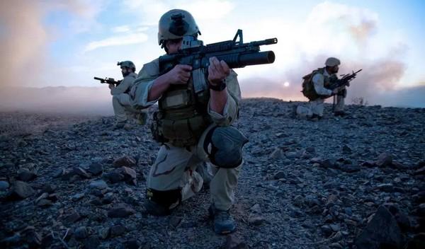 போர் பயிற்சியில் அமெரிக்க வீரர்கள்...