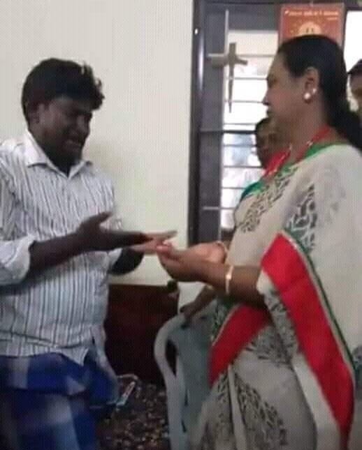 உஷா கணவர் ராஜாவை சந்தித்த பிரேமலதா உஷா கணவர் ராஜாவை சந்தித்த பிரேமலதா