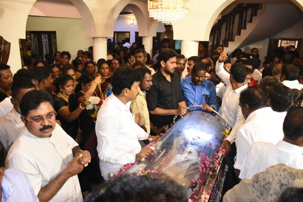 e03d7d85-3211-45c2-8a51-726c30ead82e_201