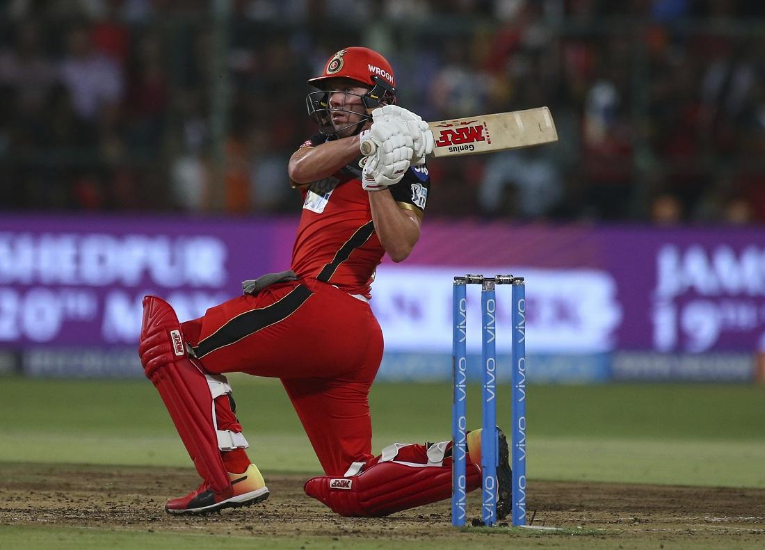 AB devilliers Scoops the ball #RCBvSRH