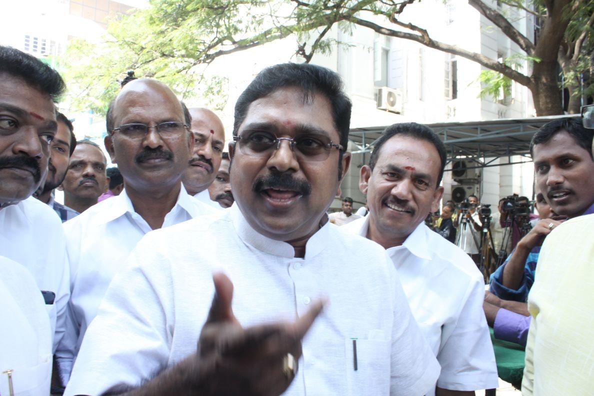 தினகரன்