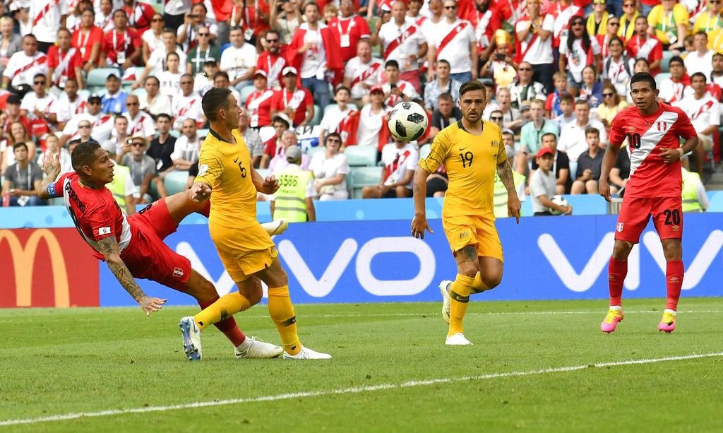 உலகக்கோப்பையில் முதல் கோல் அடிக்கும் பாலோ குரேரோ