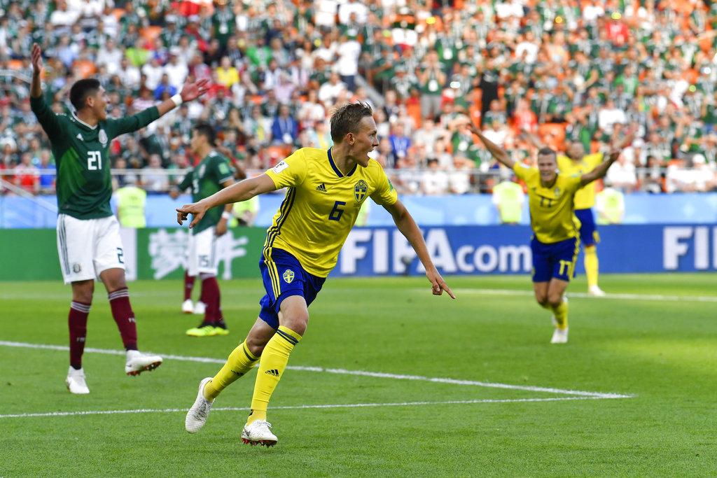 உலகக்கோப்பை : கோல் அடித்த மகிழ்ச்சியில் ஸ்வீடனின் லுட்விக் அகஸ்டின்சன்