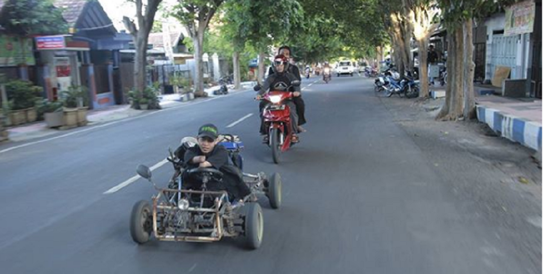 கை இல்லை; கால் இல்லை... ஆனால், போட்டோகிராபியில் அசத்தும் அஹ்மத் ஜுல்கர்னைன்!