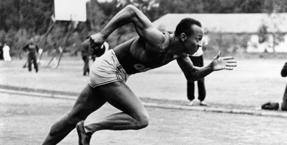 ஜெஸ்ஸி ஓவன்ஸ் - ஹிட்லரின் கோட்டையில் தங்க வேட்டையாடிய கறுப்பு வைரம்! ’#OnThisDay