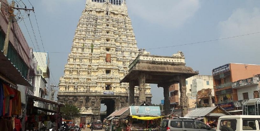 ’கவிதாவும் உடந்தை!’ vs ’கையெழுத்திட்டது மட்டுமே கவிதா!’ - சிலை கடத்தல் சிக்கல்