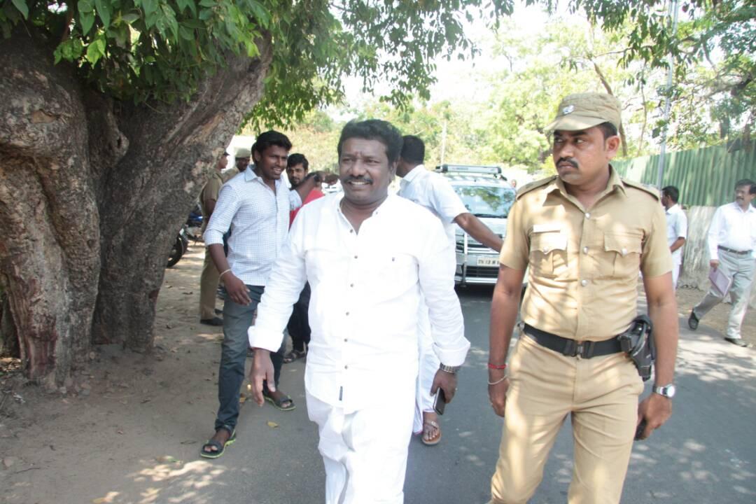 கருணாஸ் கைது