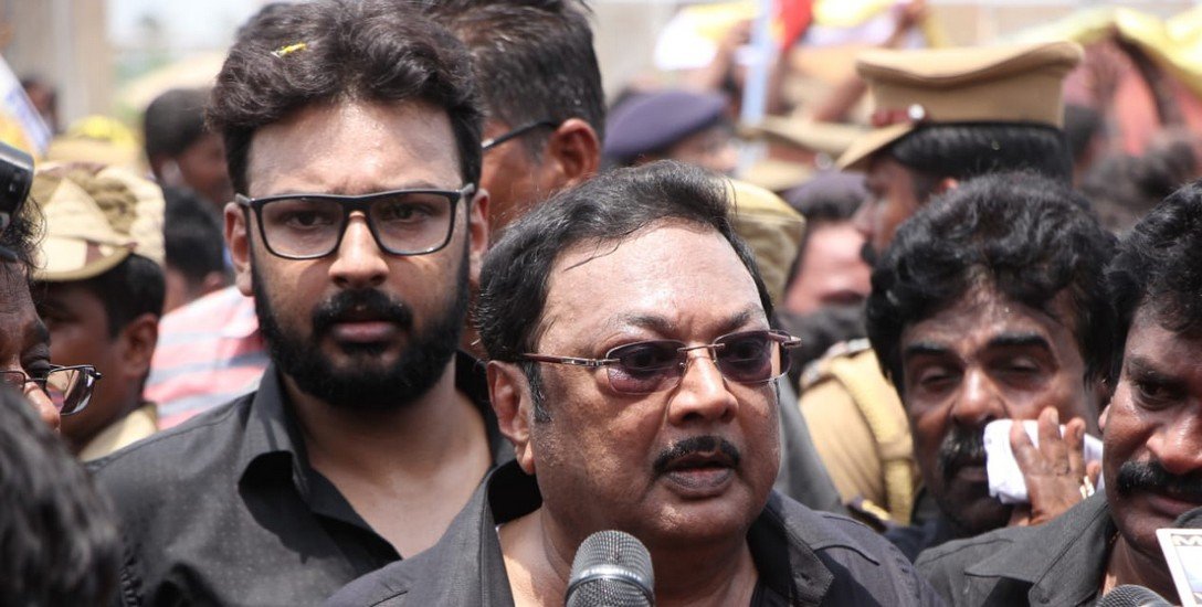 'வந்தது 1 லட்சம் அல்ல; பத்தாயிரம்தான்!' - அழகிரியைக் கொதிக்க வைத்த ஆதரவாளர்கள் 