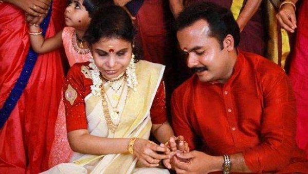 `நீ கடவுளின் மகள்; உனக்கு எந்தக் குறையும் வராது' - வைக்கம் விஜயலட்சுமியை நெகிழவைத்த யேசுதாஸ் #VikatanExclusive