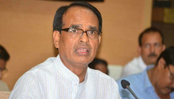 மாணவிகளின் கருப்பு நிற துப்பட்டாக்களை பறித்த காவல்துறையினர் - முதல்வர் நிகழ்ச்சியில் பரபரப்பு!