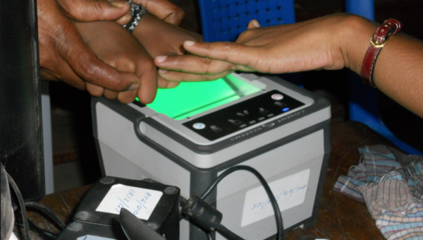 `போலி ஆதார் தயாரிக்கவே முடியாது'- அழுத்திச் சொல்லும் UIDAI அமைப்பு
