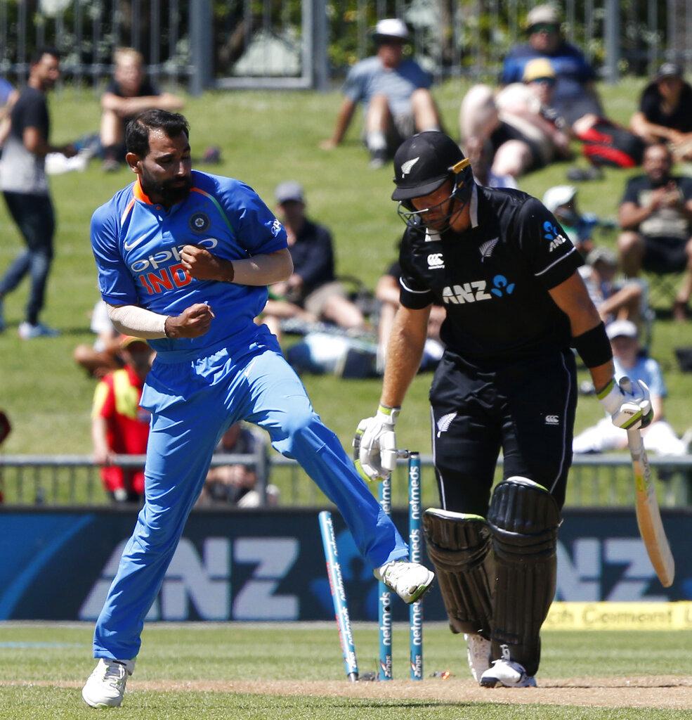 [Image: IndVsNZ_(3)_16461.jpg]