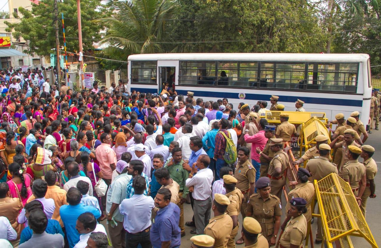 அரசு ஊழியர்கள் அரசு ஊழியர்கள்