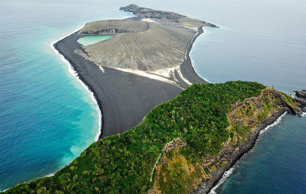 எரிமலை வெடிப்பால் உண்டான சரளைக் கல் தீவு