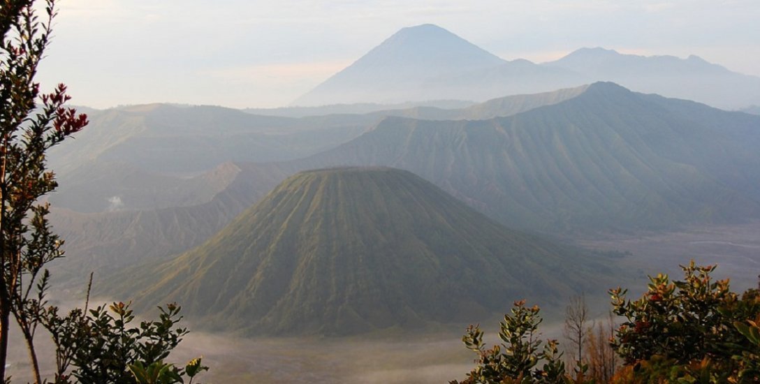 எரிமலை வெடிப்பால் உண்டான புதுத்தீவு... பசிபிக் நடுவே இயற்கை ஆச்சர்யம்!