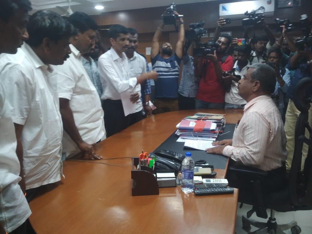 பொள்ளாச்சி ஆபாச வீடியோ விவகாரம் தொடர்பாக கோவை கலெக்டரிடம் மனு