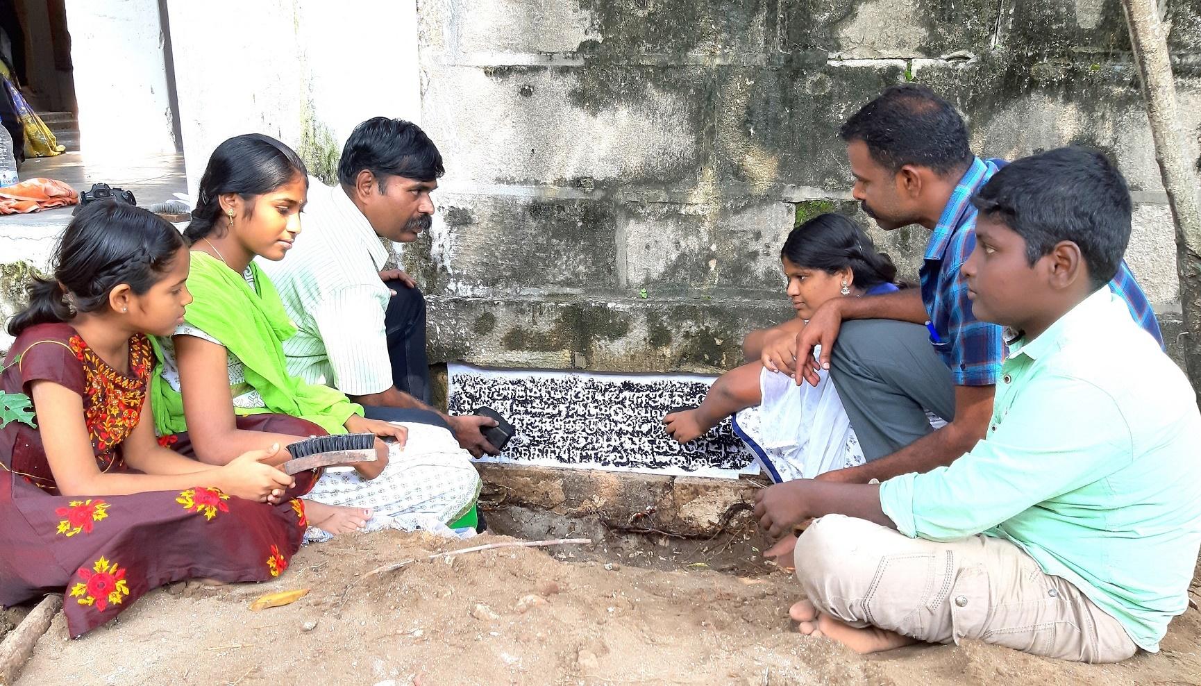 திருப்புல்லாணி கோயிலில் கண்டெடுக்கப்பட்ட கல்வெட்டுகள்