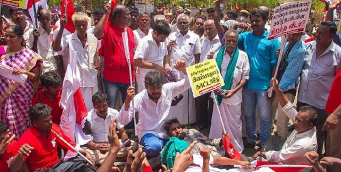 `300 பேரில் ஒருவர்கூட தமிழர் இல்லை' - திருச்சி ரயில்வே பணிமனையில் வெடித்த போராட்டம்