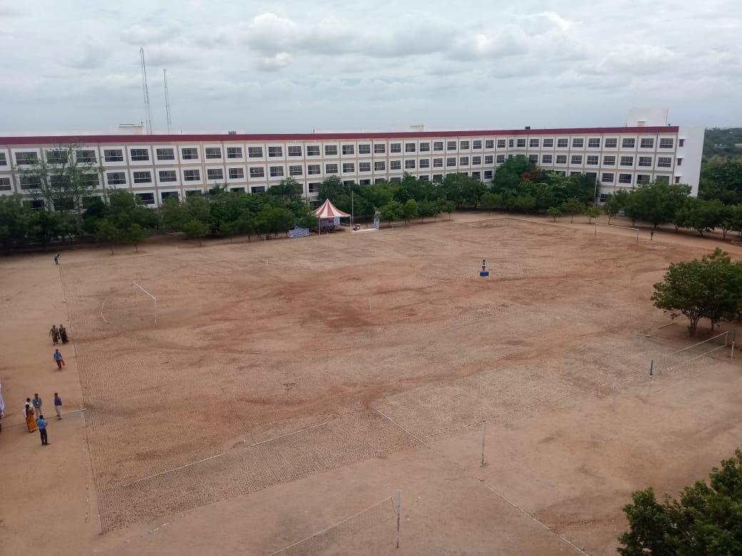 4 லட்சம் விதைப்பந்துகள்.